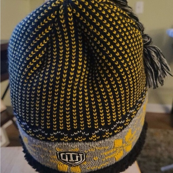 Womens Old Time Hockey Boston Bruins Sherpa Lined Winter Hat NWOT - Picture 3 of 5